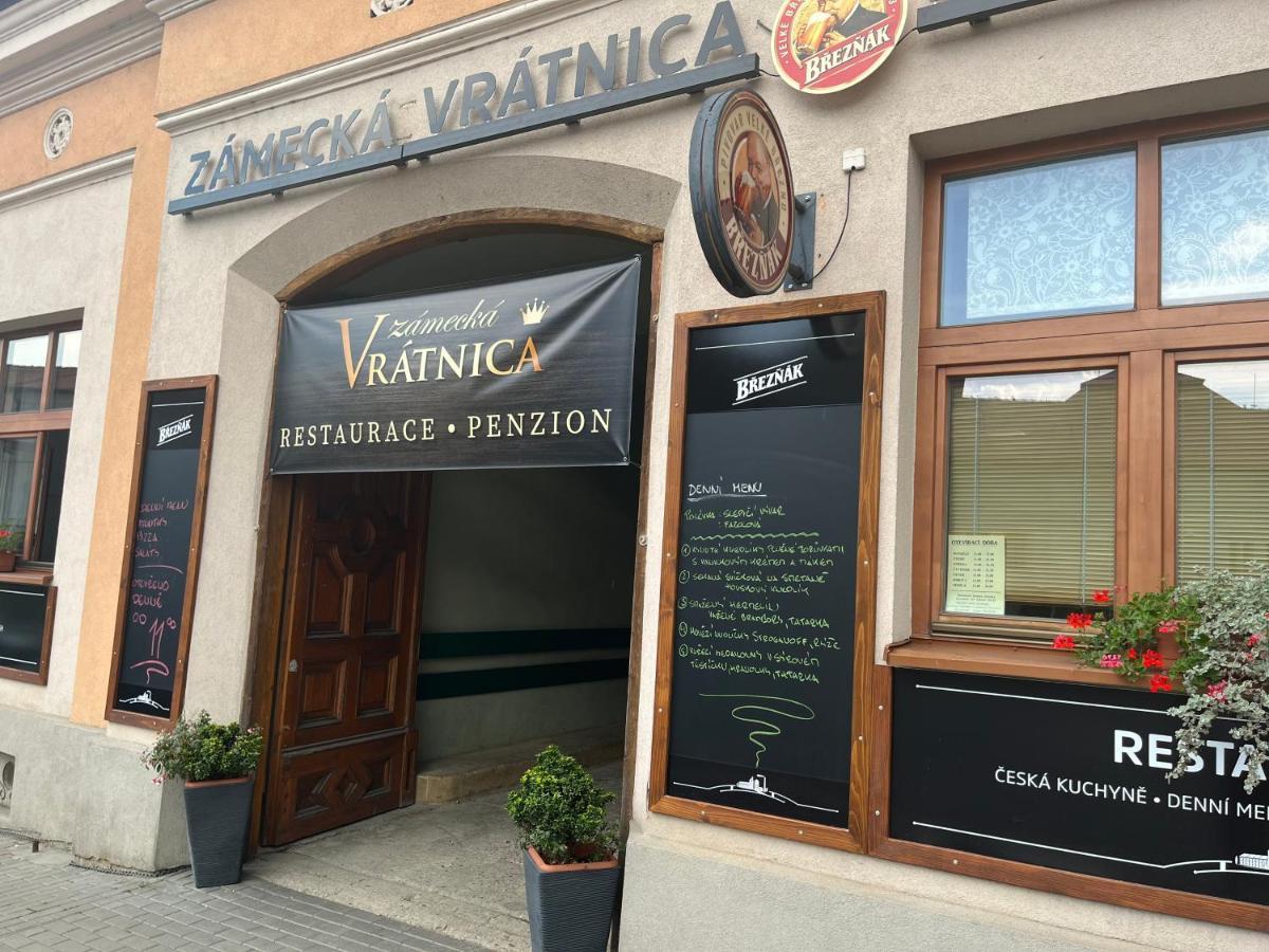 Penzion A Restaurace Zamecka Vratnica Vizovice Exterior foto