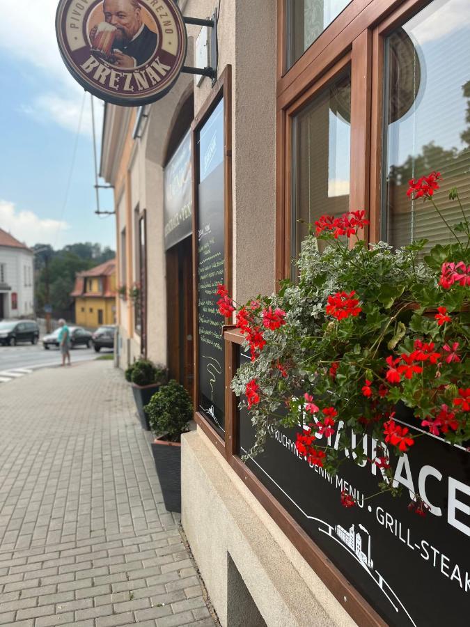 Penzion A Restaurace Zamecka Vratnica Vizovice Exterior foto